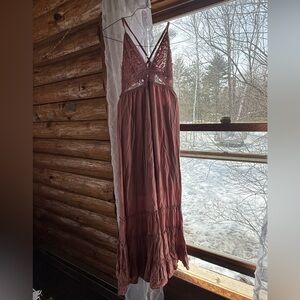 Elegant Mauve Lace Maxi Dress